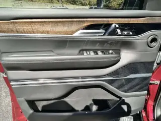 Jeep Grand Wagoneer 2023 4x4 Serie II 4p SUV