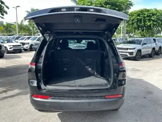 Jeep Grand Cherokee L 2025 4x2 Laredo 4p SUV