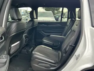 Jeep Grand Cherokee L 2025 4x2 Laredo 4p SUV