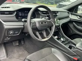 Jeep Grand Cherokee L 2025 4x2 Laredo 4p SUV
