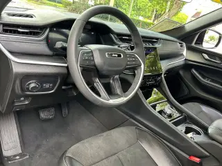 Jeep Grand Cherokee L 2025 4x2 Laredo 4dr SUV