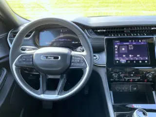 Jeep Grand Cherokee 2025 4x4 Laredo 4p SUV