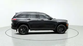 Jeep Grand Cherokee 2024 4x4 Laredo 4dr SUV