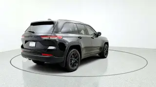 Jeep Grand Cherokee 2024 4x4 Laredo 4dr SUV