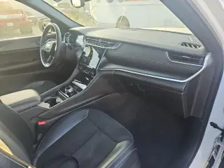 Jeep Grand Cherokee 2023 4x4 Laredo SUV 4 puertas