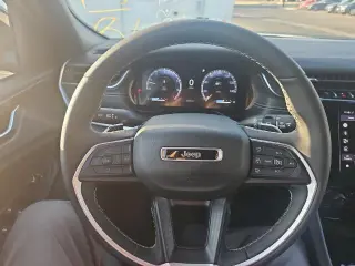 Jeep Grand Cherokee 2023 4x4 Laredo SUV 4 puertas