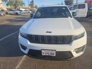 Jeep Grand Cherokee 2023 4x4 Laredo SUV 4 puertas
