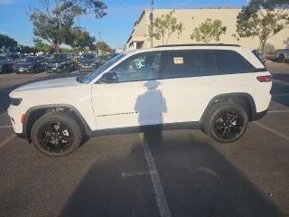 Jeep Grand Cherokee 2023 4x4 Laredo SUV 4 puertas