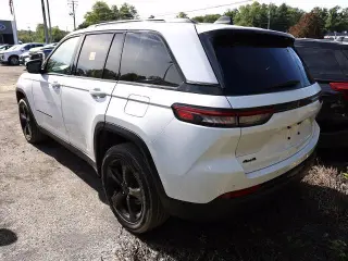 Jeep Grand Cherokee 2023 4x4 Laredo 4 puertas SUV