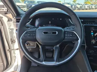 Jeep Grand Cherokee 2025 4x4 Laredo 4p SUV