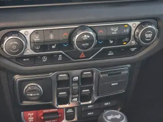 Jeep Wrangler 2024 4x4 Sport 4p SUV