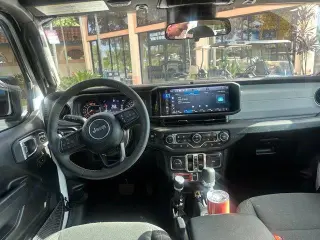 Jeep Wrangler 2024 4x4 Sport 4p SUV