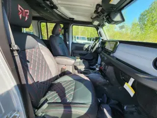 Jeep Wrangler 2024 4x4 Sport 4p SUV
