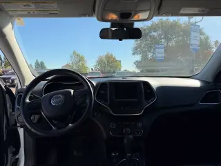 Jeep Cherokee 2019 4x4 Latitude Plus 4dr SUV