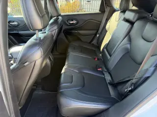 Jeep Cherokee 2019 4x4 Latitude Plus 4dr SUV