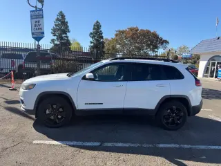 Jeep Cherokee 2019 4x4 Latitude Plus 4dr SUV