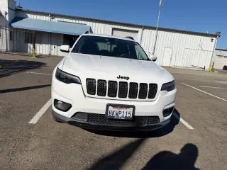 Jeep Cherokee 2019 4x4 Latitude Plus 4dr SUV
