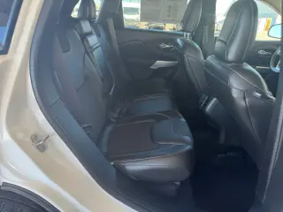 Jeep Cherokee 2018 Latitude Plus 4dr SUV