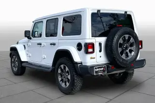 Jeep Wrangler Unlimited 2018 4x4 Sahara 4dr SUV (lanzamiento a mitad de año)