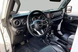 Jeep Wrangler Unlimited 2018 4x4 Sahara 4dr SUV (lanzamiento a mitad de año)