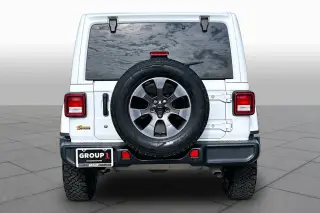 Jeep Wrangler Unlimited 2018 4x4 Sahara 4dr SUV (lanzamiento a mitad de año)