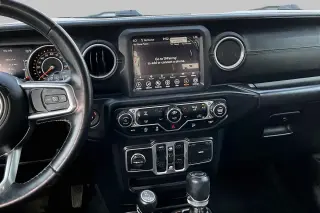 Jeep Wrangler Unlimited 2018 4x4 Sahara 4dr SUV (lanzamiento a mitad de año)