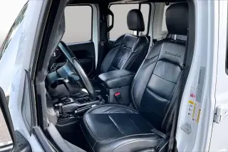 Jeep Wrangler Unlimited 2018 4x4 Sahara 4dr SUV (lanzamiento a mitad de año)