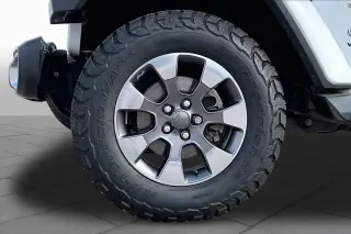 Jeep Wrangler Unlimited 2018 4x4 Sahara 4dr SUV (lanzamiento a mitad de año)