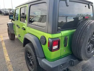Jeep Wrangler Unlimited 2018 4x4 Sport 4p SUV (lanzamiento medio del año)