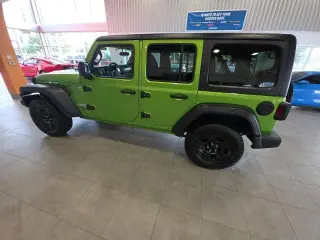 Jeep Wrangler Unlimited 2018 4x4 Sport 4p SUV (lanzamiento medio del año)