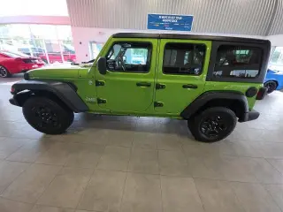 Jeep Wrangler Unlimited 2018 4x4 Sport 4p SUV (lanzamiento medio del año)