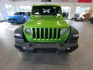 Jeep Wrangler Unlimited 2018 4x4 Sport 4p SUV (lanzamiento medio del año)