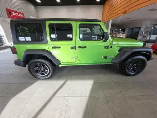 Jeep Wrangler Unlimited 2018 4x4 Sport 4p SUV (lanzamiento medio del año)
