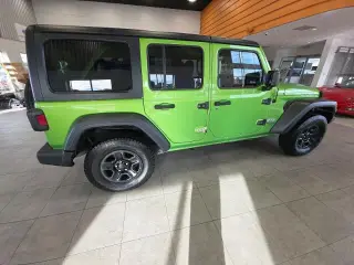 Jeep Wrangler Unlimited 2018 4x4 Sport 4p SUV (lanzamiento medio del año)