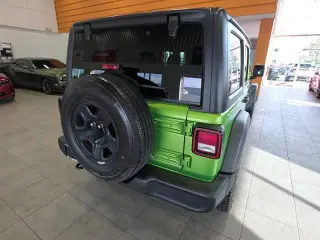 Jeep Wrangler Unlimited 2018 4x4 Sport 4p SUV (lanzamiento medio del año)
