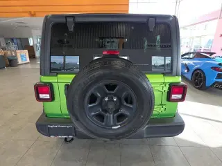 Jeep Wrangler Unlimited 2018 4x4 Sport 4p SUV (lanzamiento medio del año)