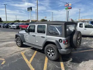 Jeep Wrangler Unlimited 2018 4x4 Sport 4p SUV (versión de mitad de año)