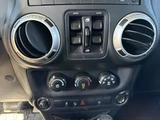 Jeep Wrangler Unlimited 2015 4x4 Sahara 4p SUV