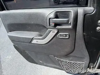 Jeep Wrangler Unlimited 2015 4x4 Sahara 4p SUV