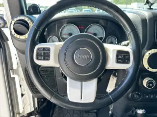 Jeep Wrangler Unlimited 2014 4x4 Sahara SUV 4p