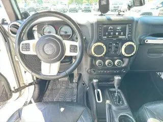 Jeep Wrangler Unlimited 2014 4x4 Sahara SUV 4p