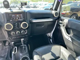 Jeep Wrangler Unlimited 2014 4x4 Sahara SUV 4p