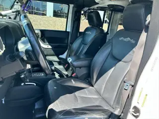 Jeep Wrangler Unlimited 2014 4x4 Sahara SUV 4p