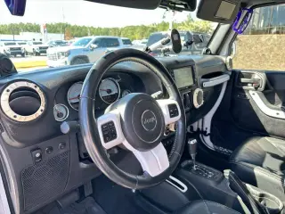Jeep Wrangler Unlimited 2014 4x4 Sahara SUV 4p