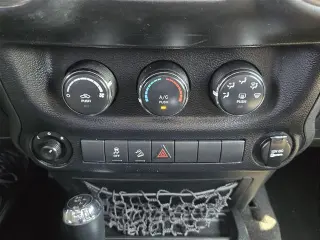 Jeep Wrangler Unlimited 2015 4x4 Sport 4p SUV