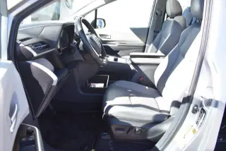 Toyota Sienna 2024 XLE 8-Pasajeros 4dr Mini-Van