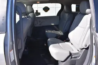 Toyota Sienna 2024 XLE 8-Pasajeros 4dr Mini-Van