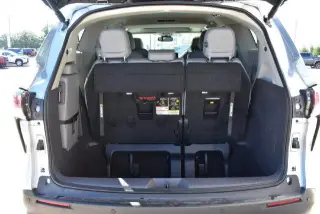 Toyota Sienna 2024 XLE 8-Pasajeros 4dr Mini-Van