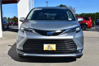Toyota Sienna 2024 XLE 8-Pasajeros 4dr Mini-Van