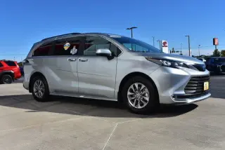 Toyota Sienna 2024 XLE 8-Pasajeros 4dr Mini-Van